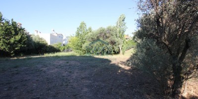 FLAT PLOT 1.005 SQ M. FEATURES EXCELLENT DIMENSIONS IN AN EXCELLENT NEIGHBORHOOD CLOSE TO EKALI CLUB
