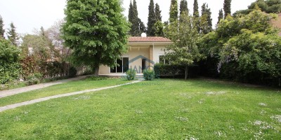 ΜΟΝΟΚΑΤΟΙΚΙΑ 370τ.μ. ΤΟΠΟΘΕΤΕΙΤΑΙ Σ'ΕΝΑ ΕΚΠΛΗΚΤΙΚΟ ΟΙΚΟΠΕΔΟ 970τ.μ. ΣΕ ΚΟΡΥΦΑΙΑ ΤΟΠΟΘΕΣΙΑ ΣΤΟ ΣΤΡΟΦΥΛΙ ΑΝΩΘΕΝ ΤΗΣ Λ.ΤΑΤΟΙΟΥ